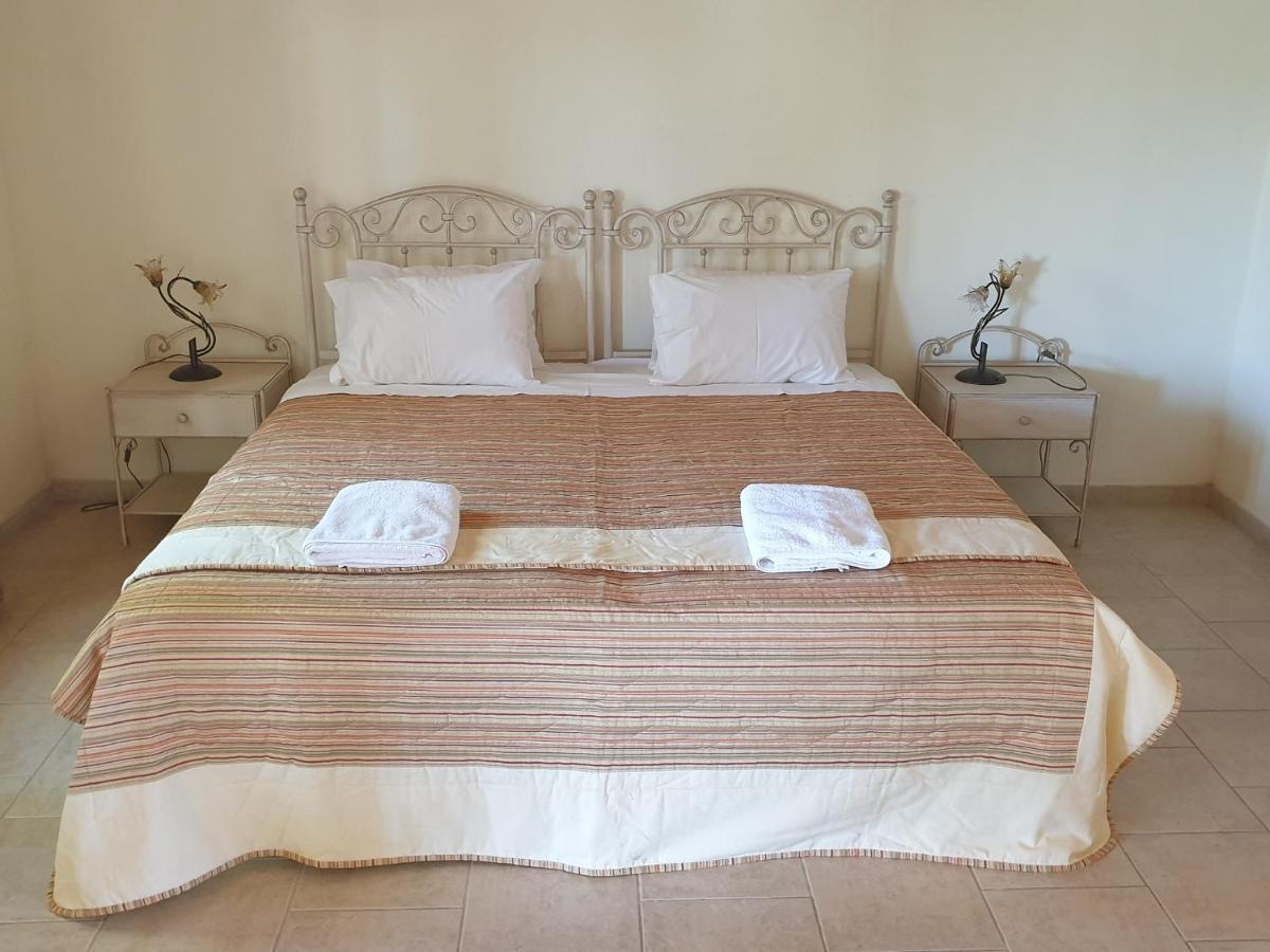 Olive Villas Anapaftíria Exteriör bild